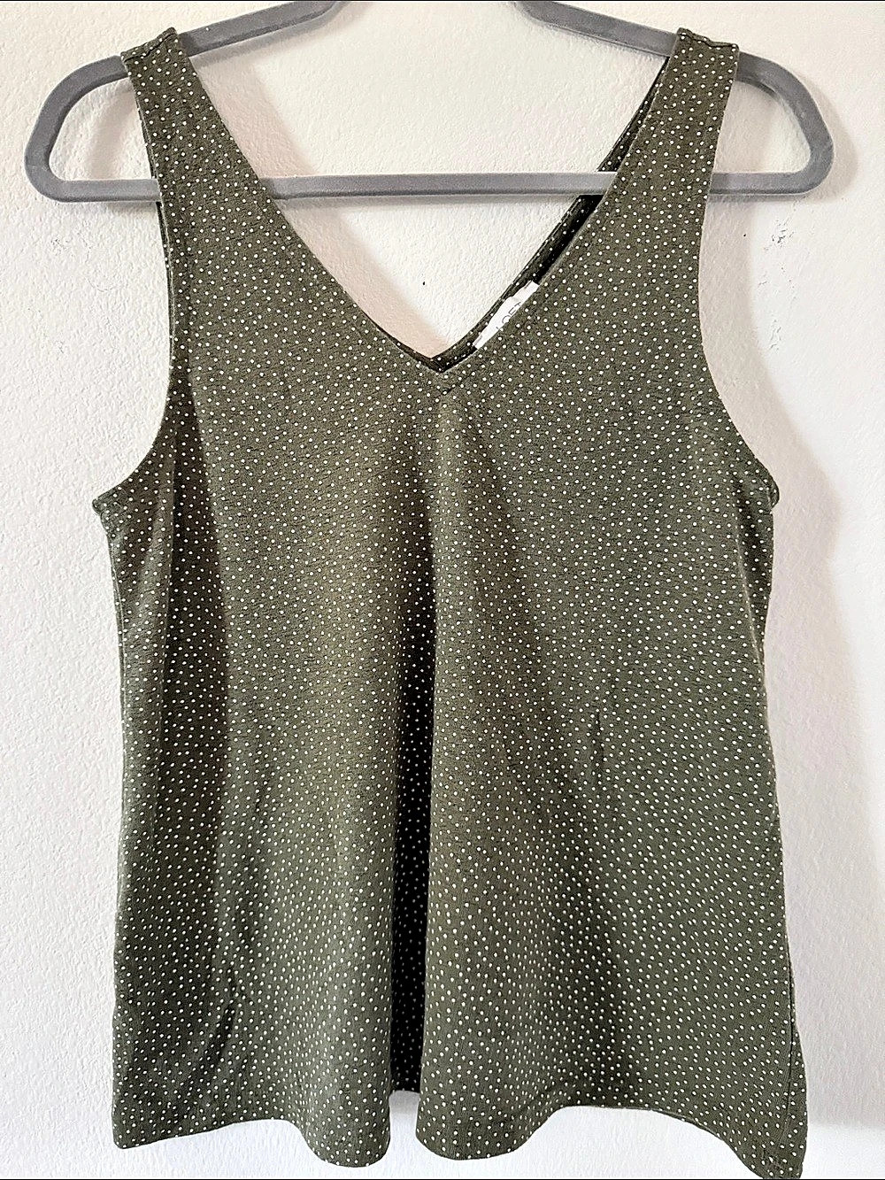 Loft Polka Dot V-Neck Tank Top in Green & White Size Medium